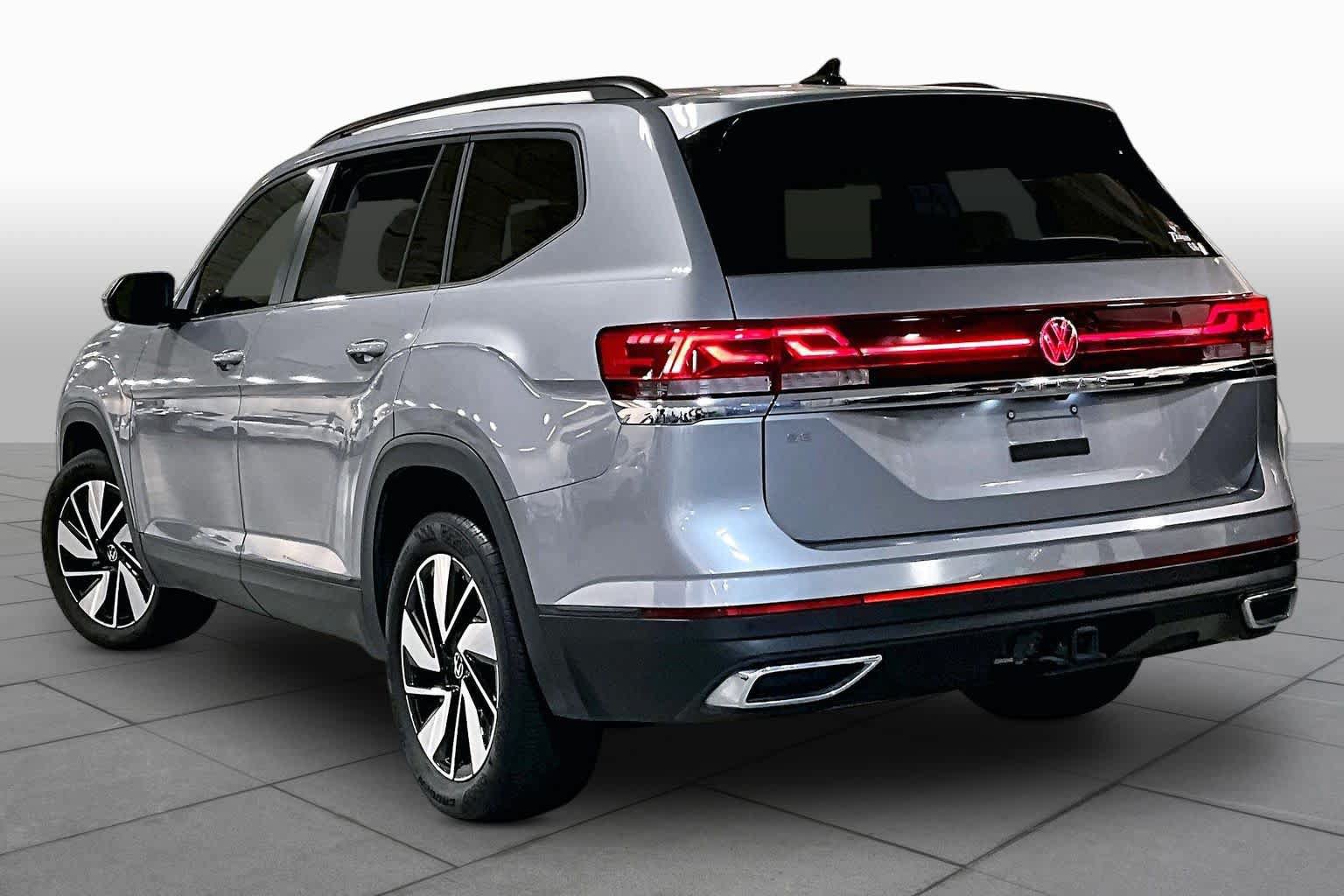 Used 2024 Volkswagen Atlas SE FWD image 12
