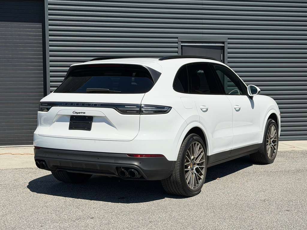 Certified 2023 Porsche Cayenne Platinum Edition image 21