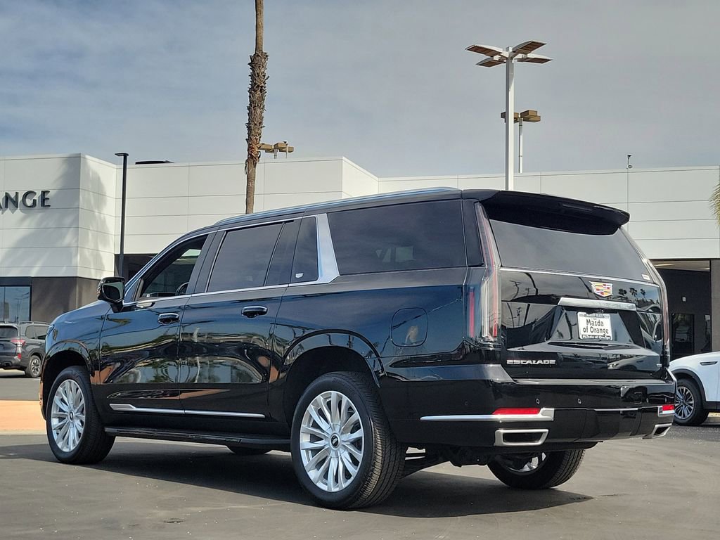 Used 2025 Cadillac Escalade ESV Luxury RWD image 2