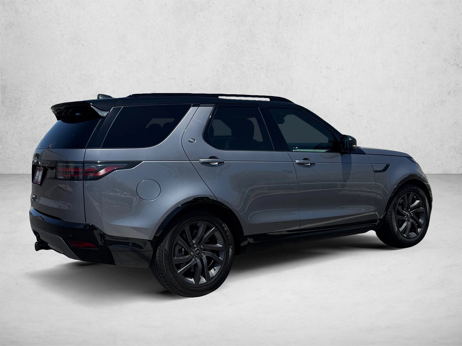 Used 2023 Land Rover Discovery HSE R-Dynamic AWD/4WD image 5