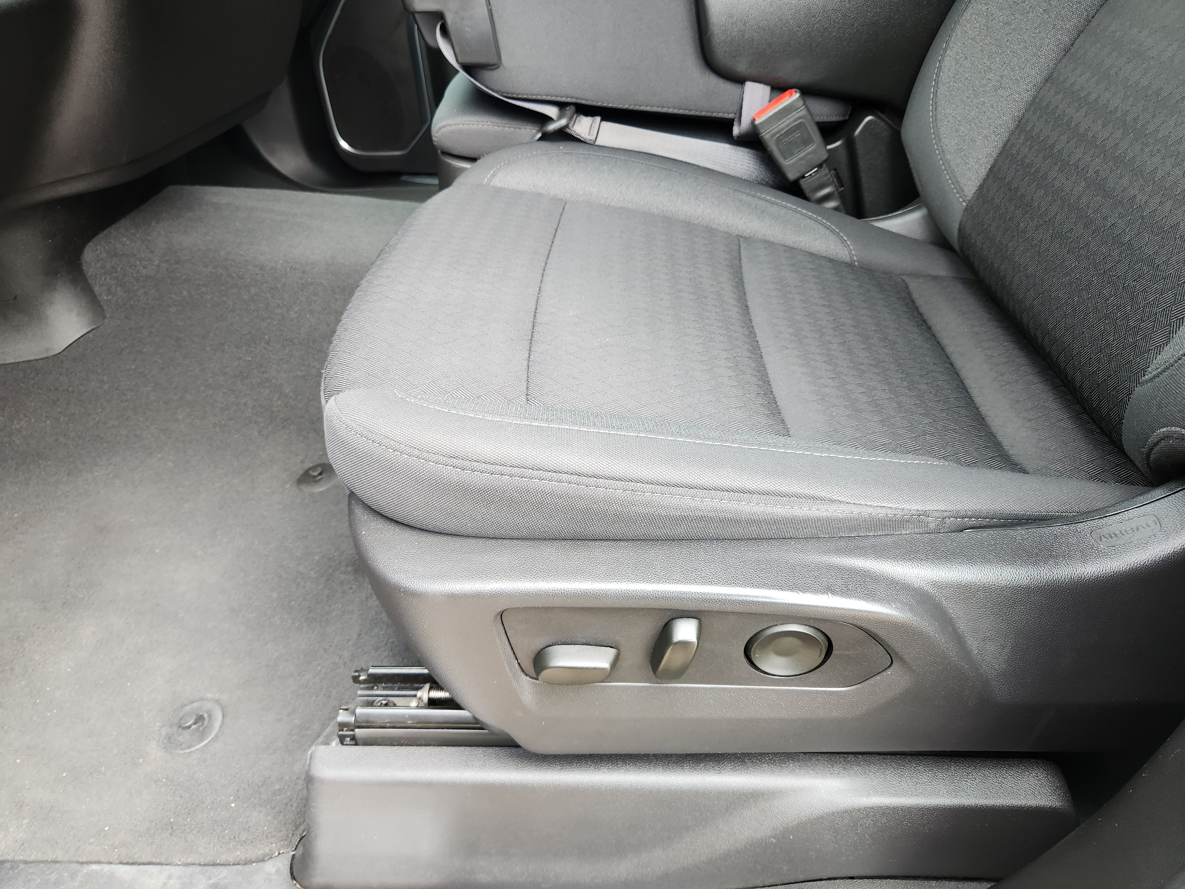Certified 2025 Chevrolet Silverado 1500 LT RWD image 24