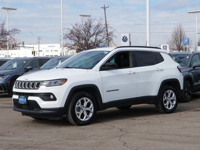 Used 2024 Jeep Compass Latitude image 3