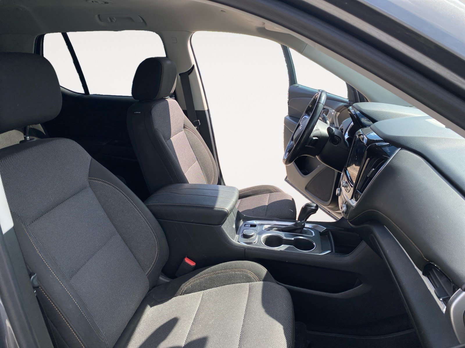 Used 2020 Chevrolet Traverse LT FWD image 17