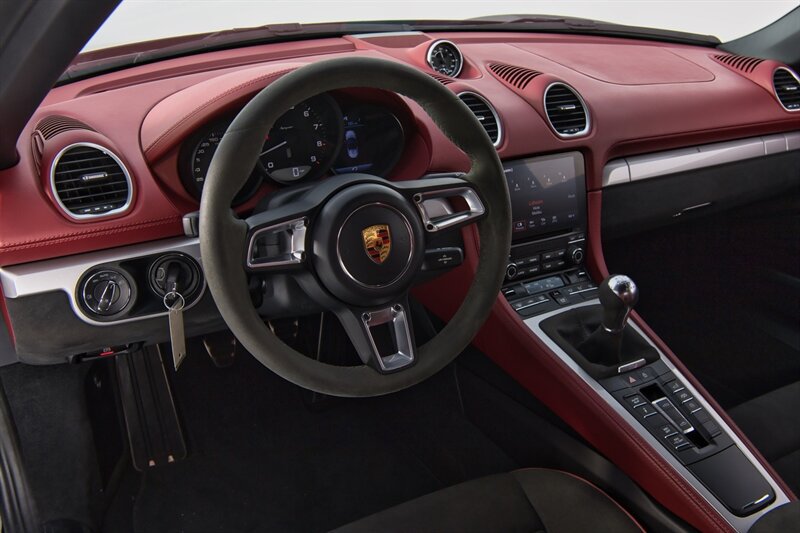 Used 2021 Porsche 718 Boxster Spyder RWD image 25