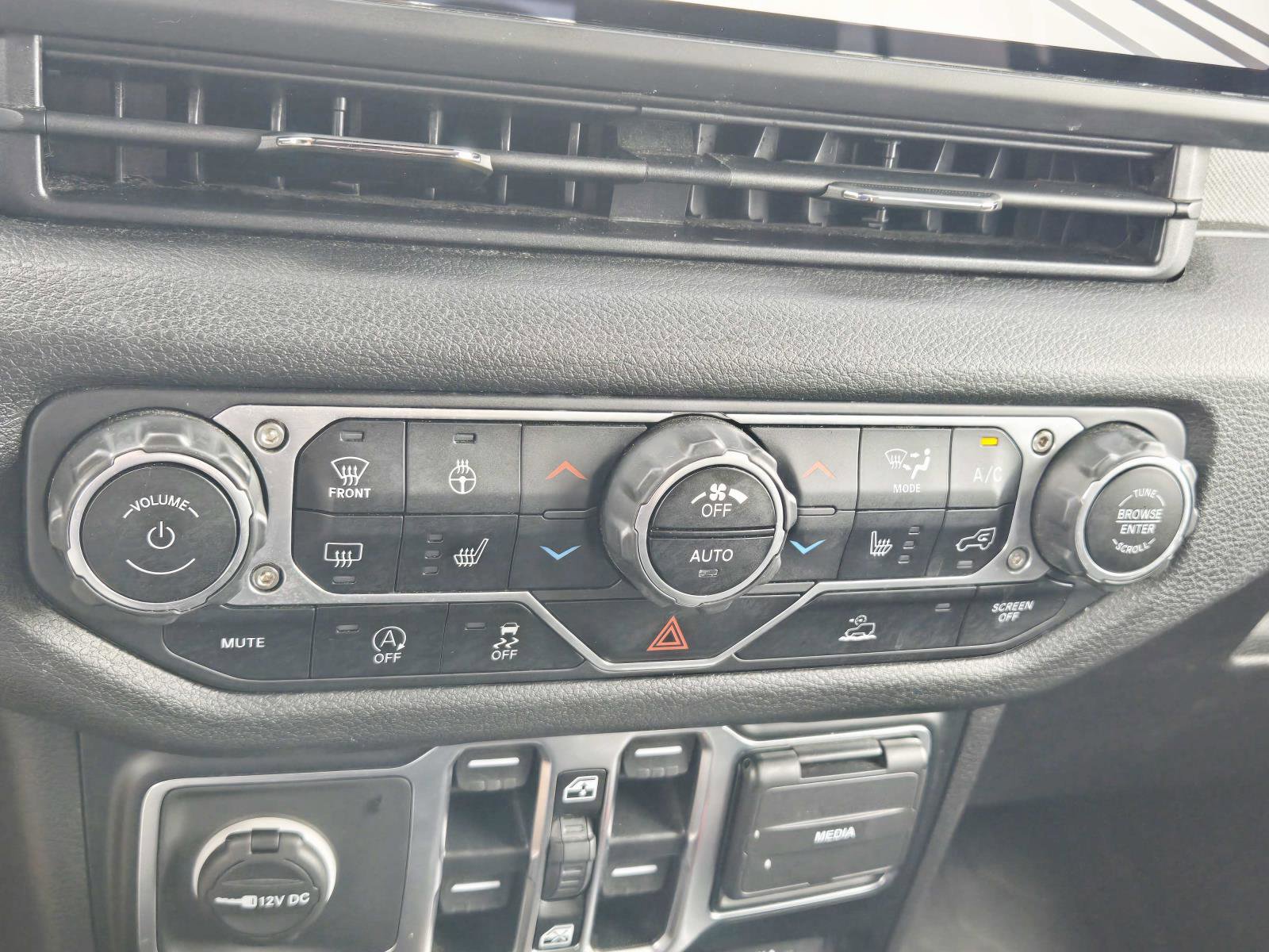 Used 2024 Jeep Gladiator Sport image 32