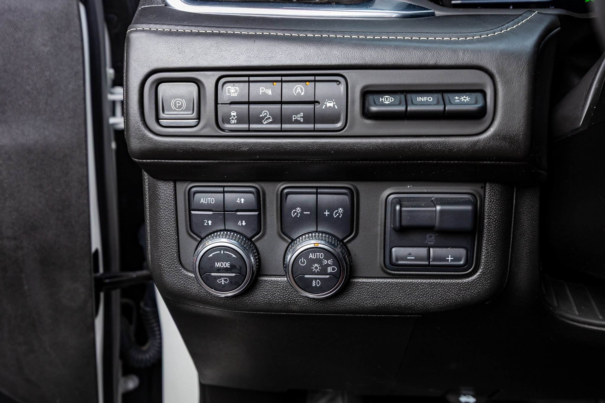 Used 2023 GMC Yukon XL Denali Ultimate image 22