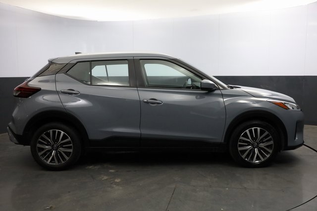 Used 2023 Nissan Kicks SV image 2