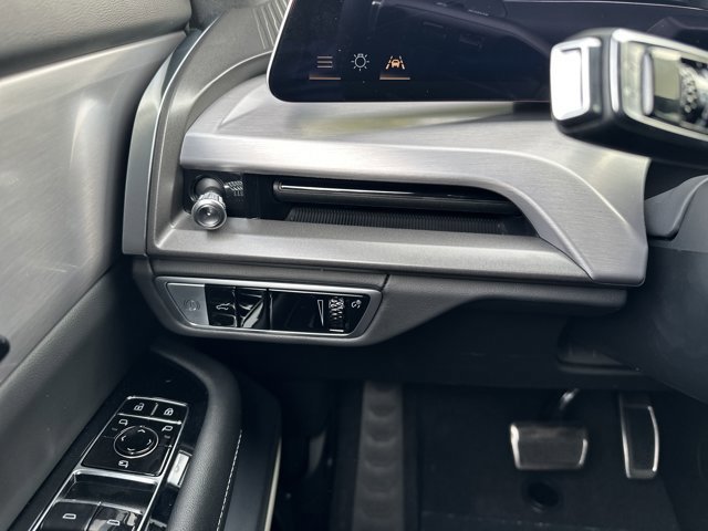 New 2026 Cadillac Vistiq Sport w/ LPO, Floor Liner Package image 15