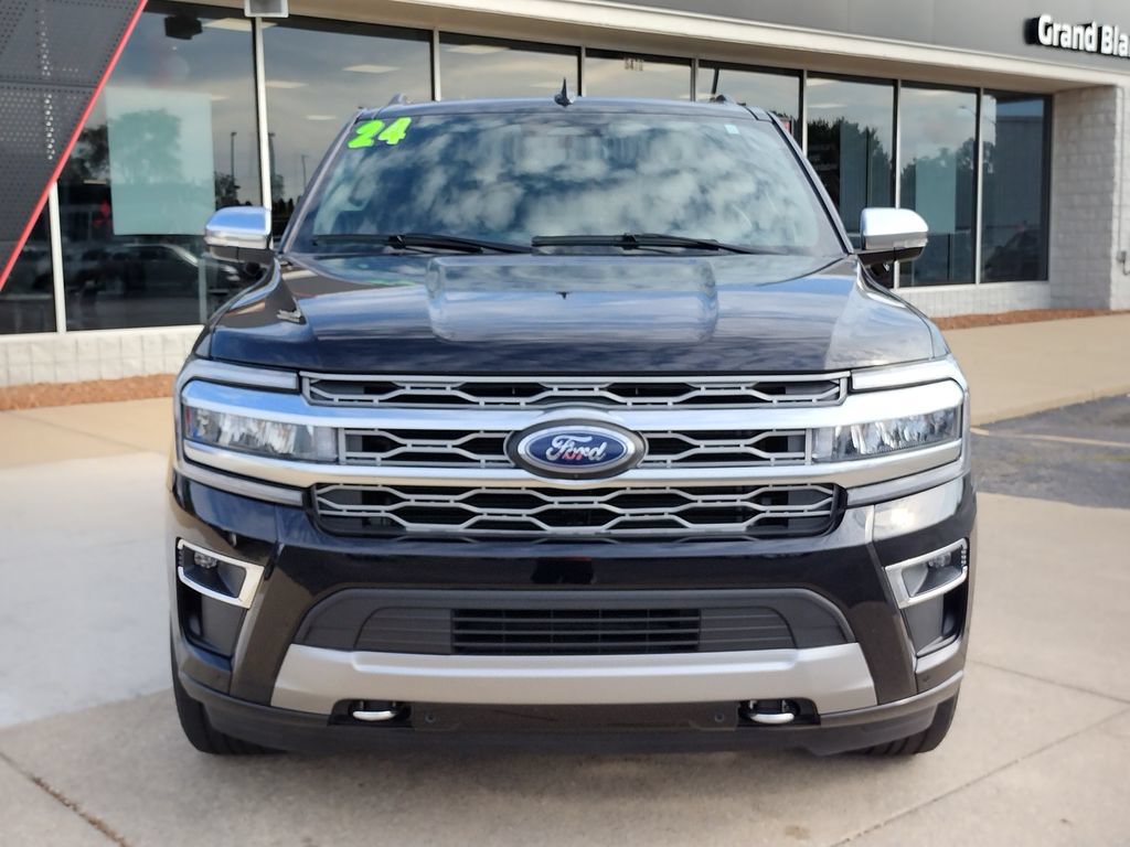 Used 2024 Ford Expedition Platinum AWD/4WD image 2