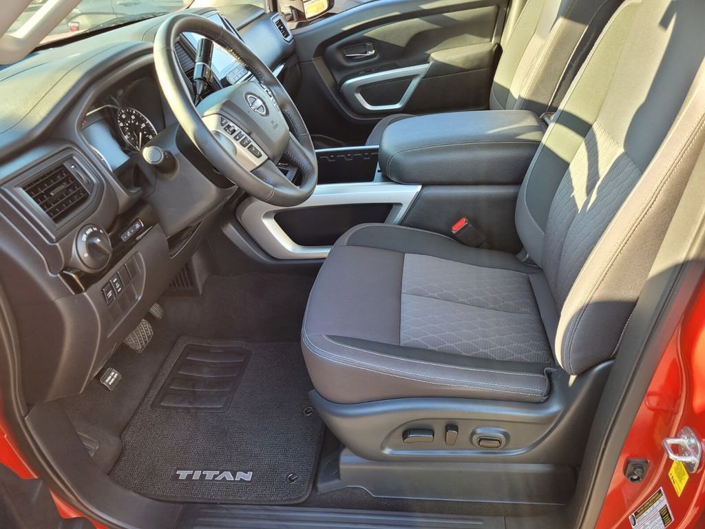 Used 2024 Nissan Titan SV w/ SV Convenience Package image 9