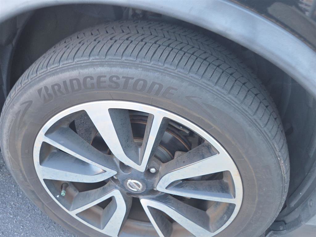 Used 2018 Nissan Rogue SL w/ Premium Package image 15