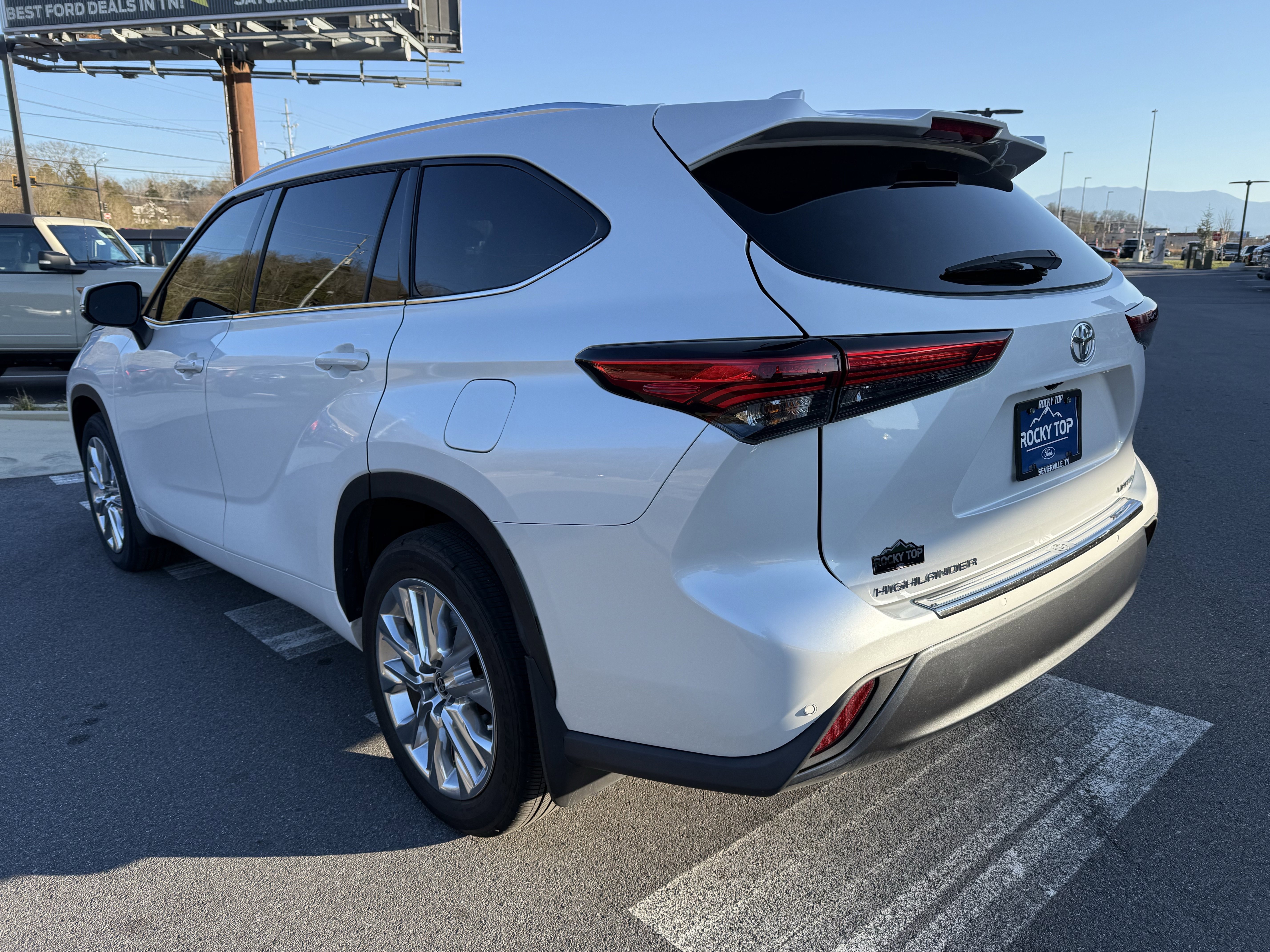 Used 2022 Toyota Highlander Limited image 7