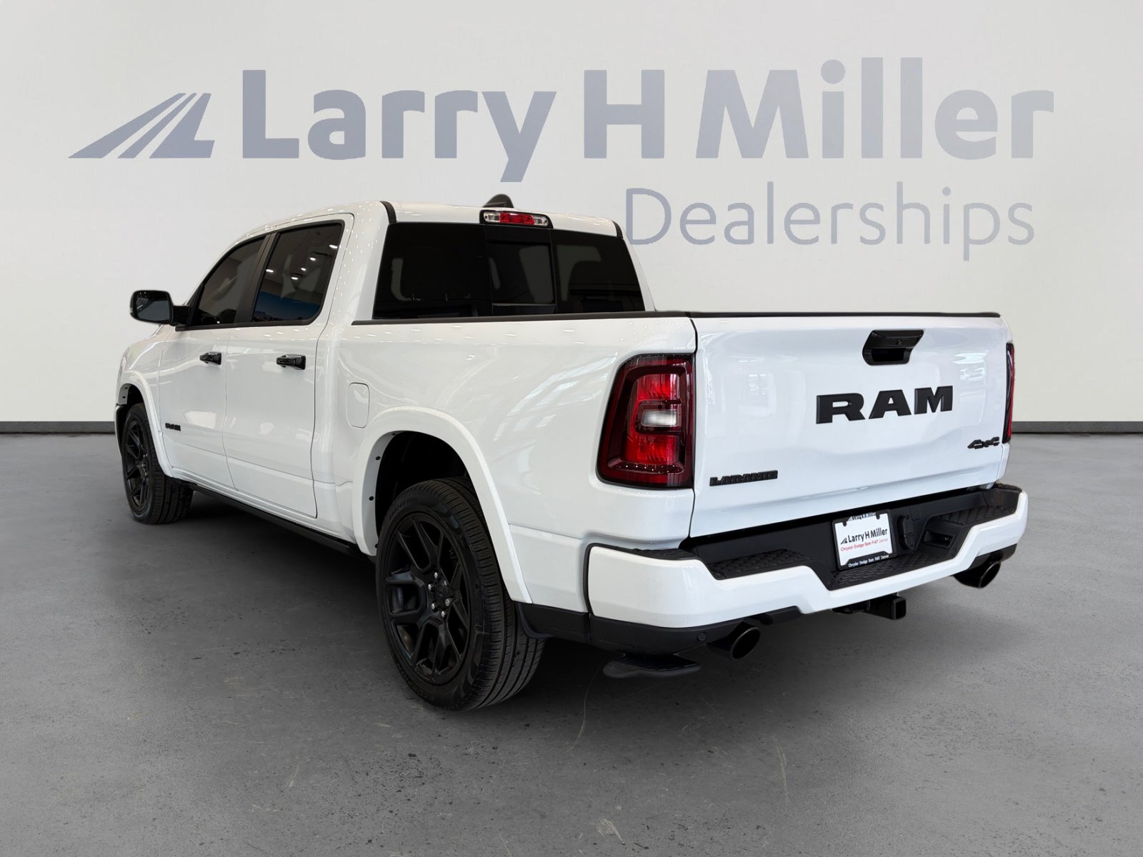 Used 2025 RAM 1500 Laramie w/ Night Edition AWD/4WD image 3