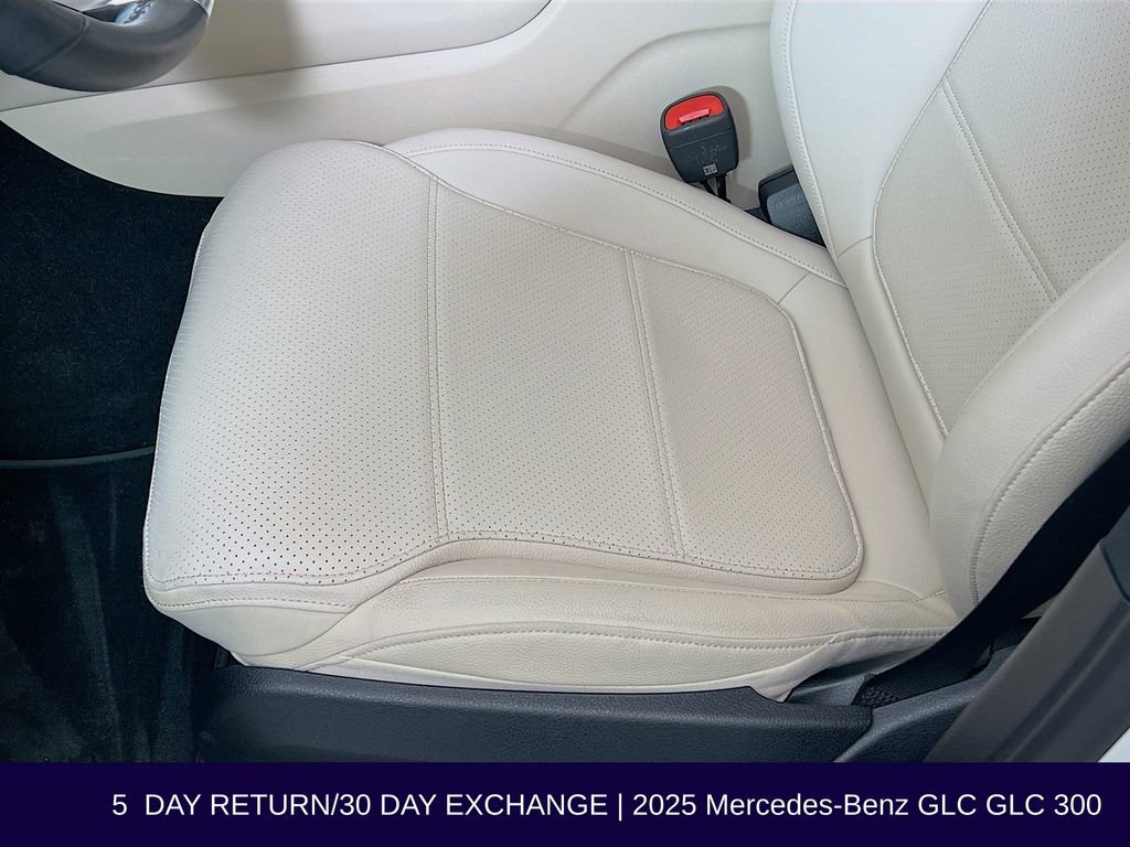 Used 2025 Mercedes-Benz GLC 300 4MATIC image 24