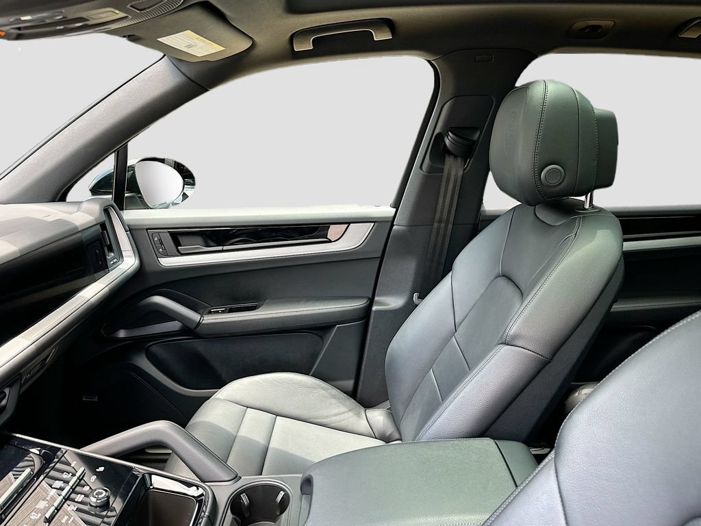 Certified 2024 Porsche Cayenne S AWD/4WD image 26