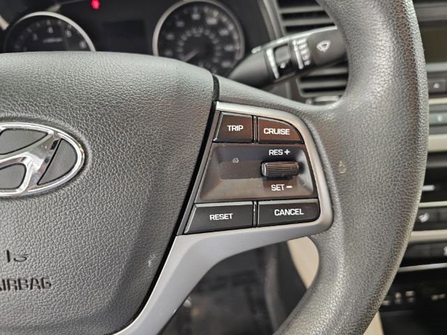 Used 2017 Hyundai Elantra SE w/ Cargo Package image 12
