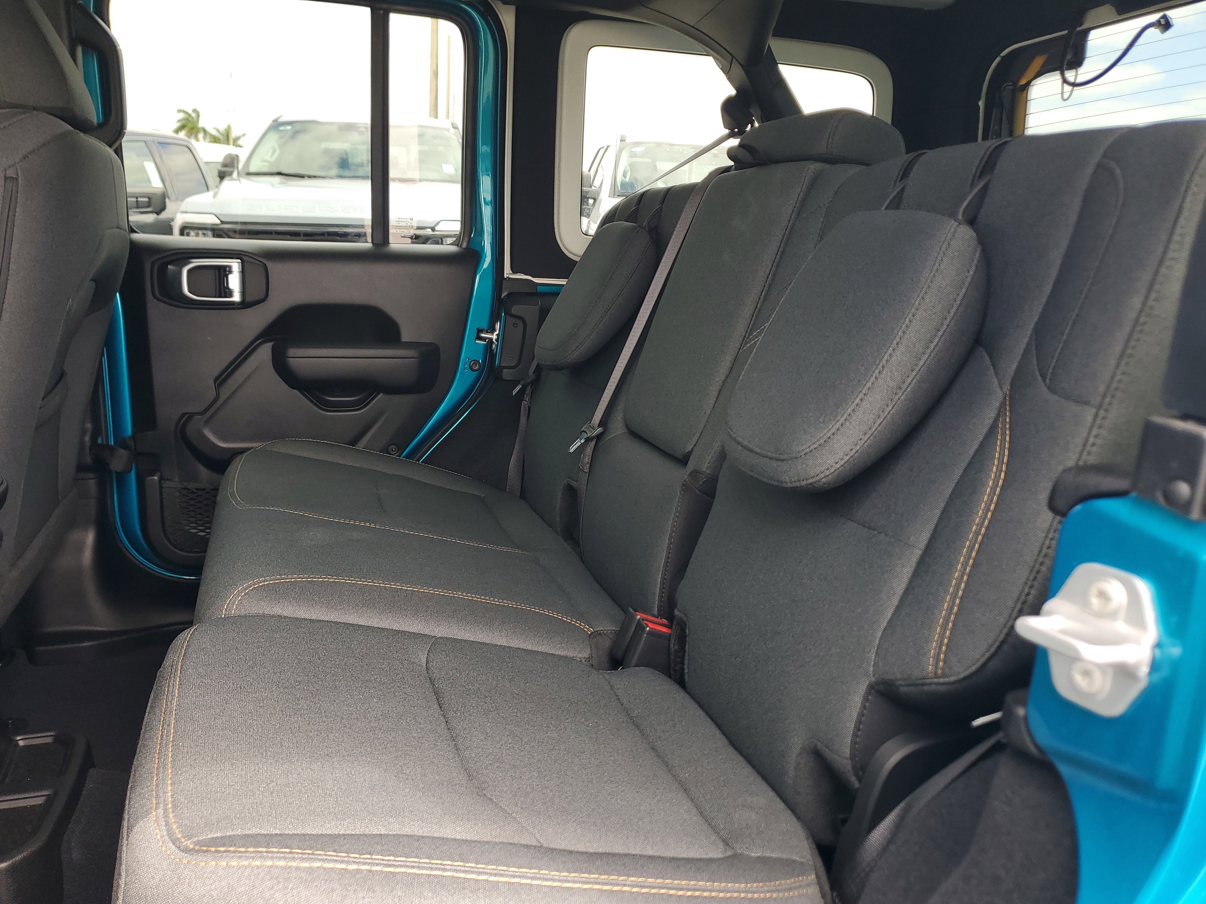 Used 2024 Jeep Wrangler Unlimited AWD/4WD image 12