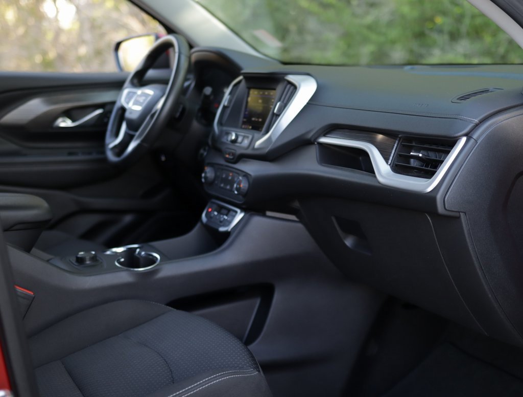 Used 2024 GMC Terrain SLE image 27