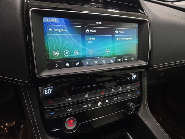 Used 2017 Jaguar F-PACE R-Sport image 16