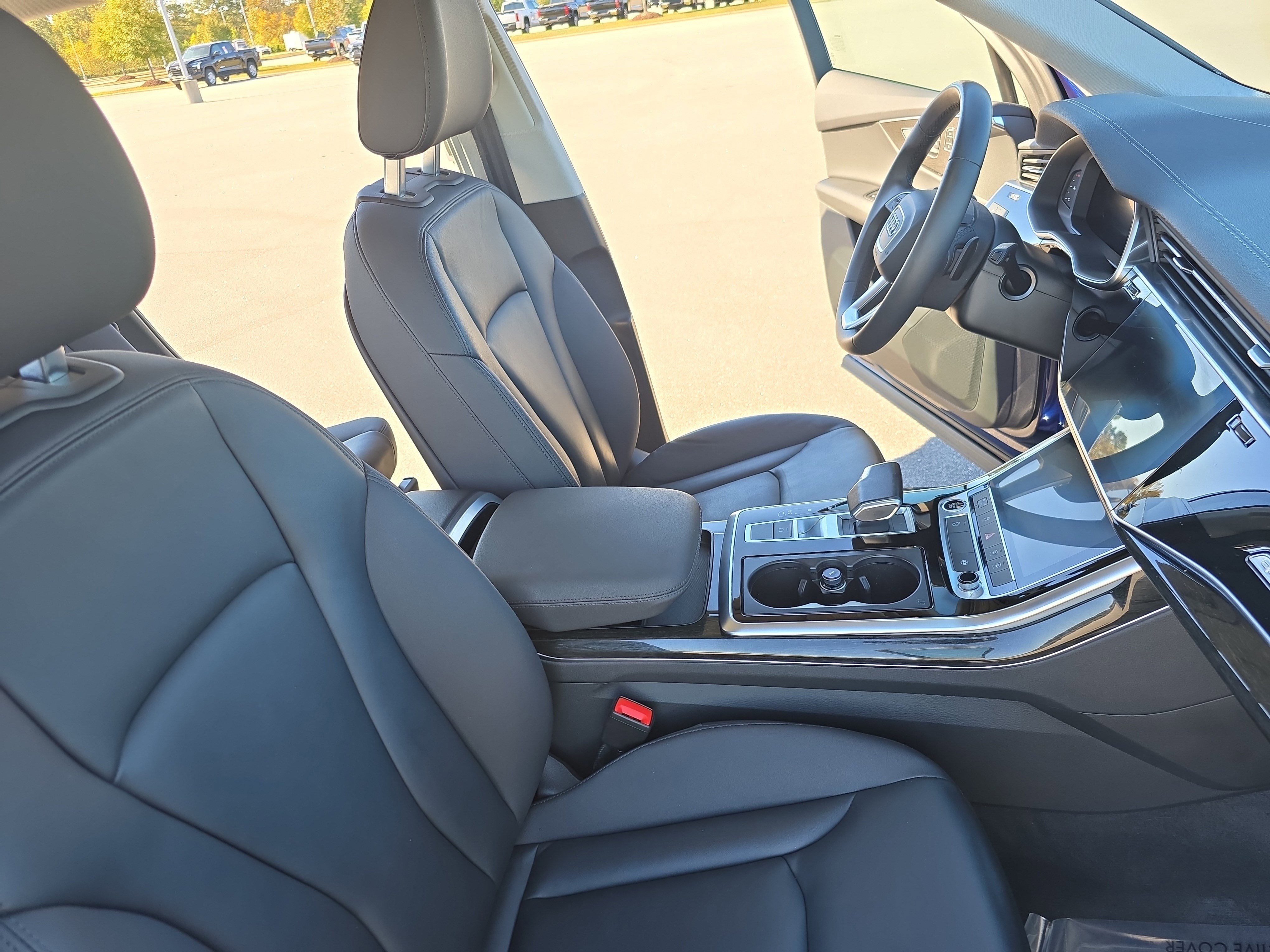 Used 2023 Audi Q7 2.0T Premium w/ Towing Package image 10