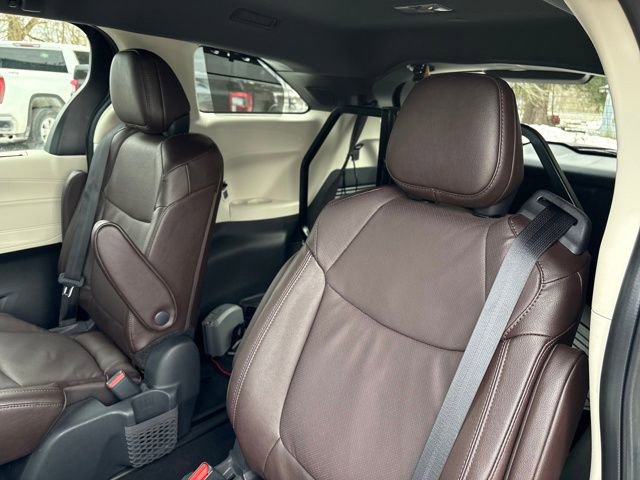 Used 2023 Toyota Sienna Platinum image 24