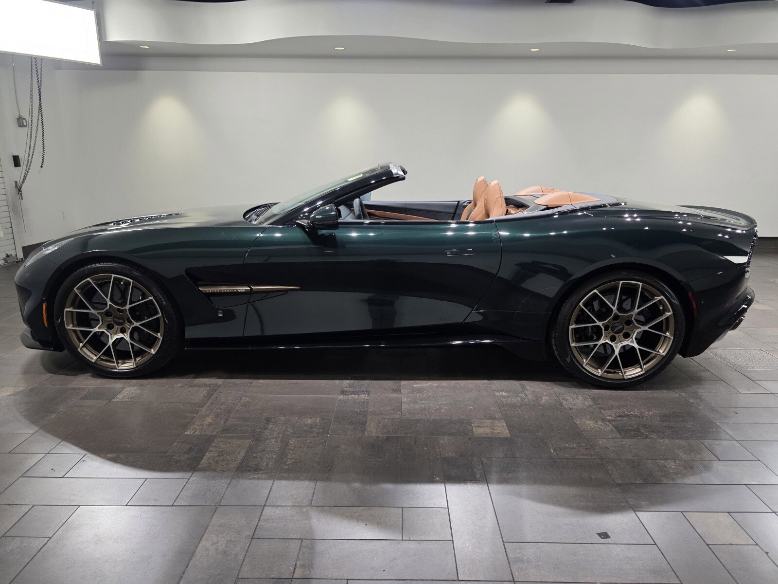 Used 2026 Aston Martin Vanquish Convertible image 22