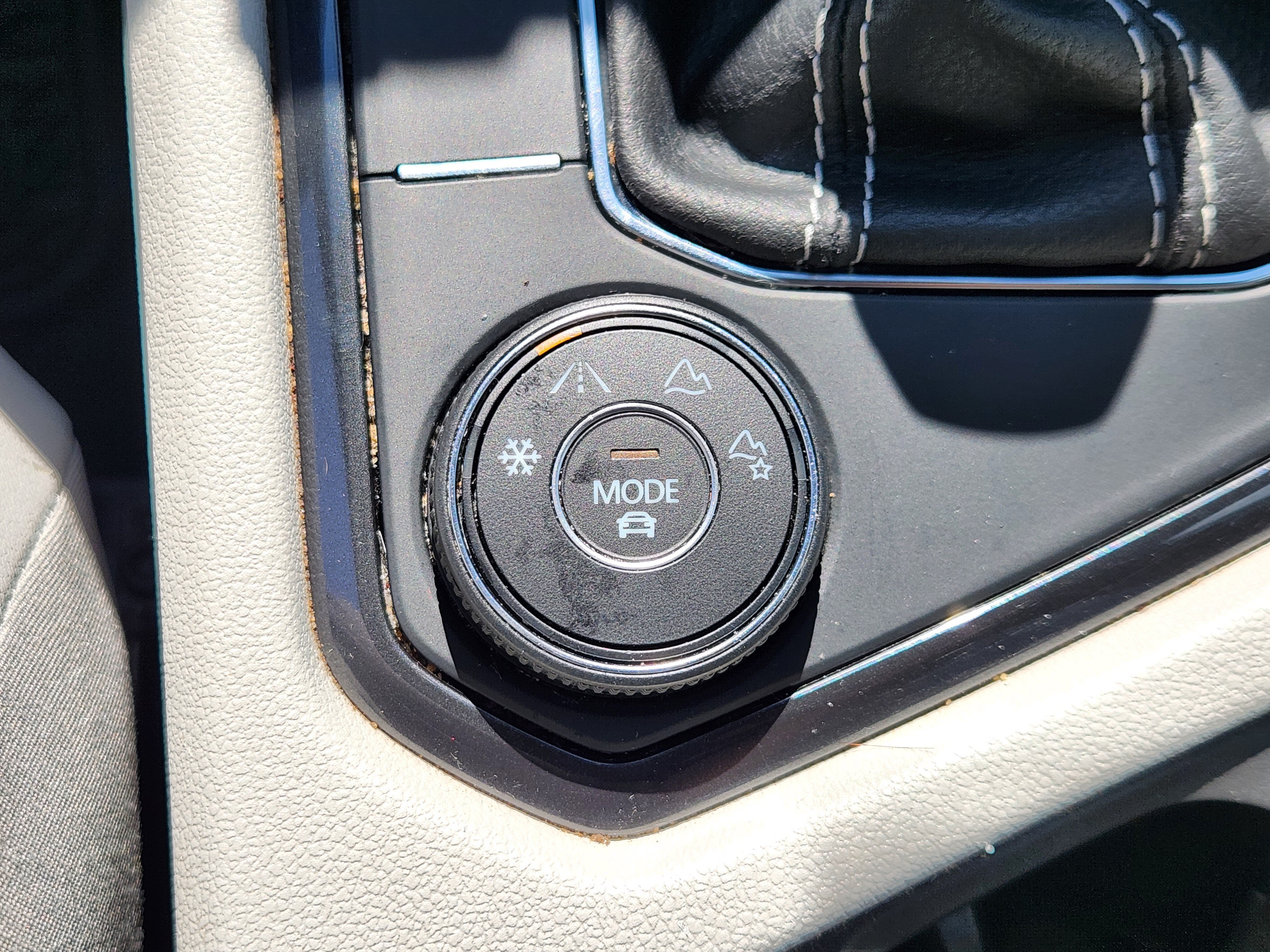 Certified 2023 Volkswagen Tiguan SE R-Line AWD/4WD image 22