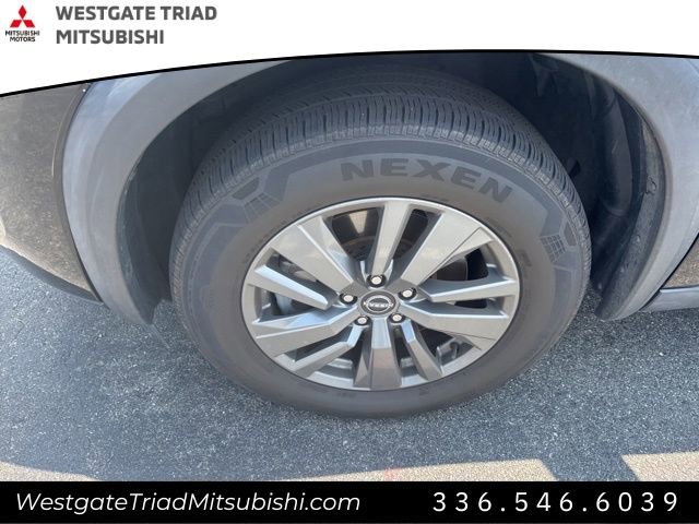 Used 2022 Nissan Pathfinder SV image 4