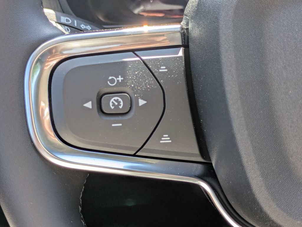 New 2026 Volvo XC40 B5 Core AWD/4WD image 27