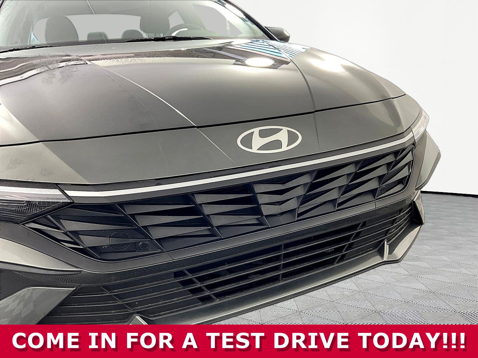Used 2025 Hyundai Elantra SE FWD image 29