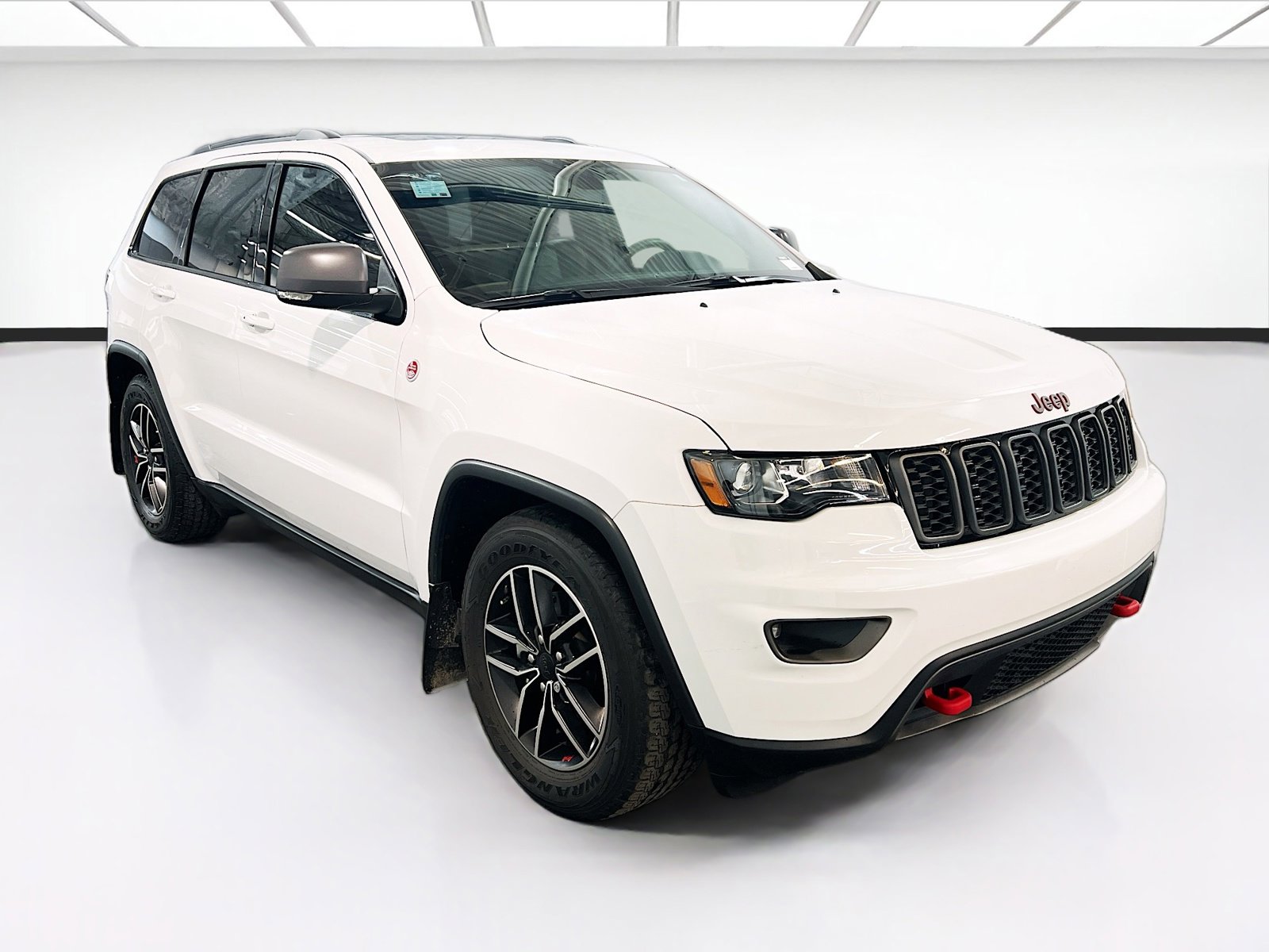 Used 2019 Jeep Grand Cherokee Trailhawk AWD/4WD image 3