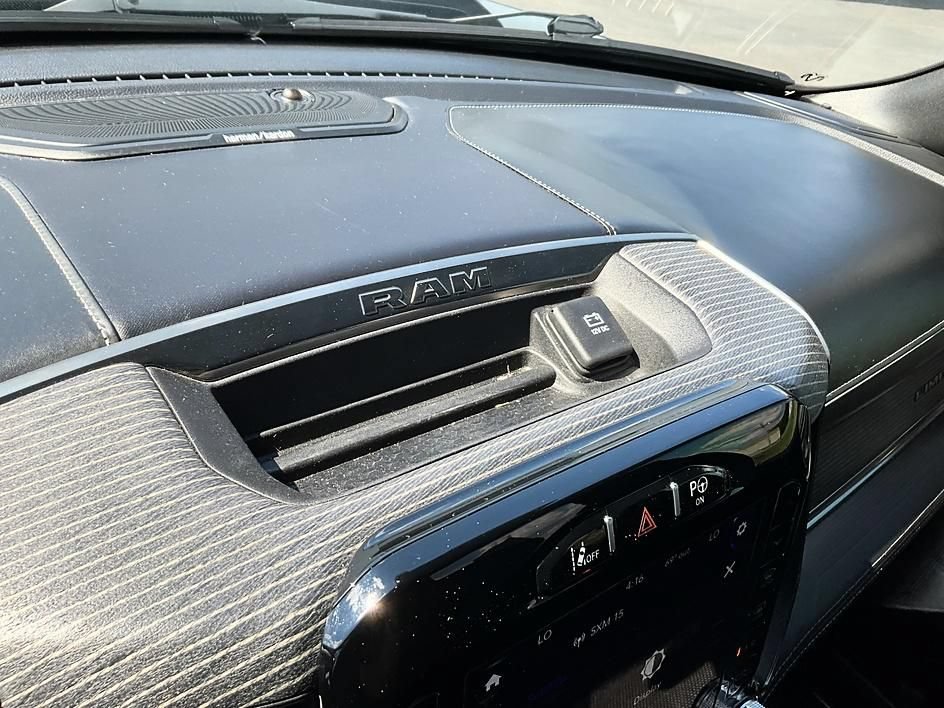 Used 2020 RAM 1500 Limited w/ Black Appearance Package AWD/4WD image 21