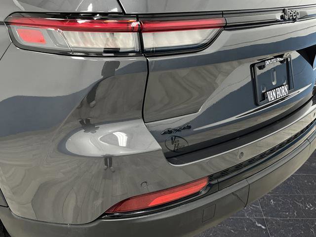 Used 2023 Jeep Grand Cherokee Altitude image 31