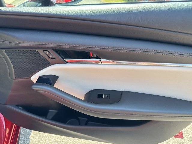 Used 2021 MAZDA MAZDA3 s image 32