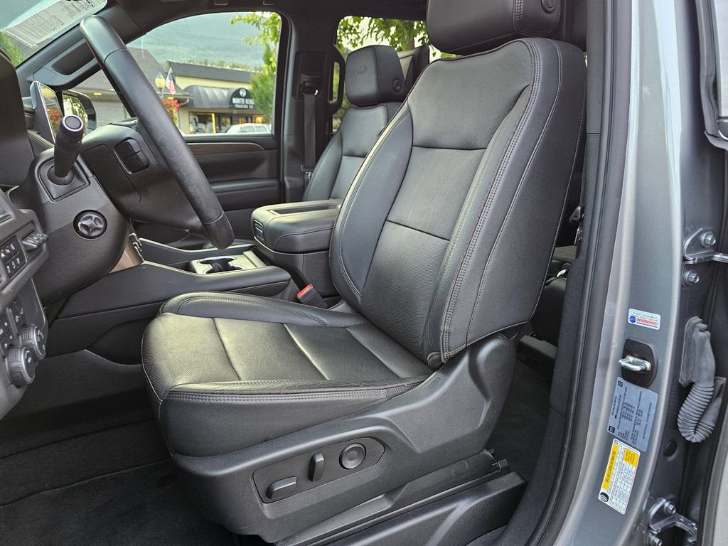 Used 2023 Chevrolet Suburban High Country w/ Premium Package 2 AWD/4WD image 27