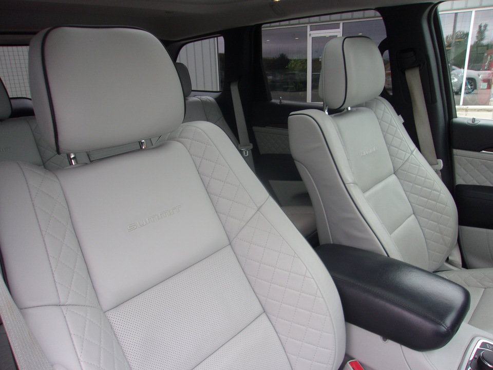 Used 2019 Jeep Grand Cherokee Summit AWD/4WD image 19