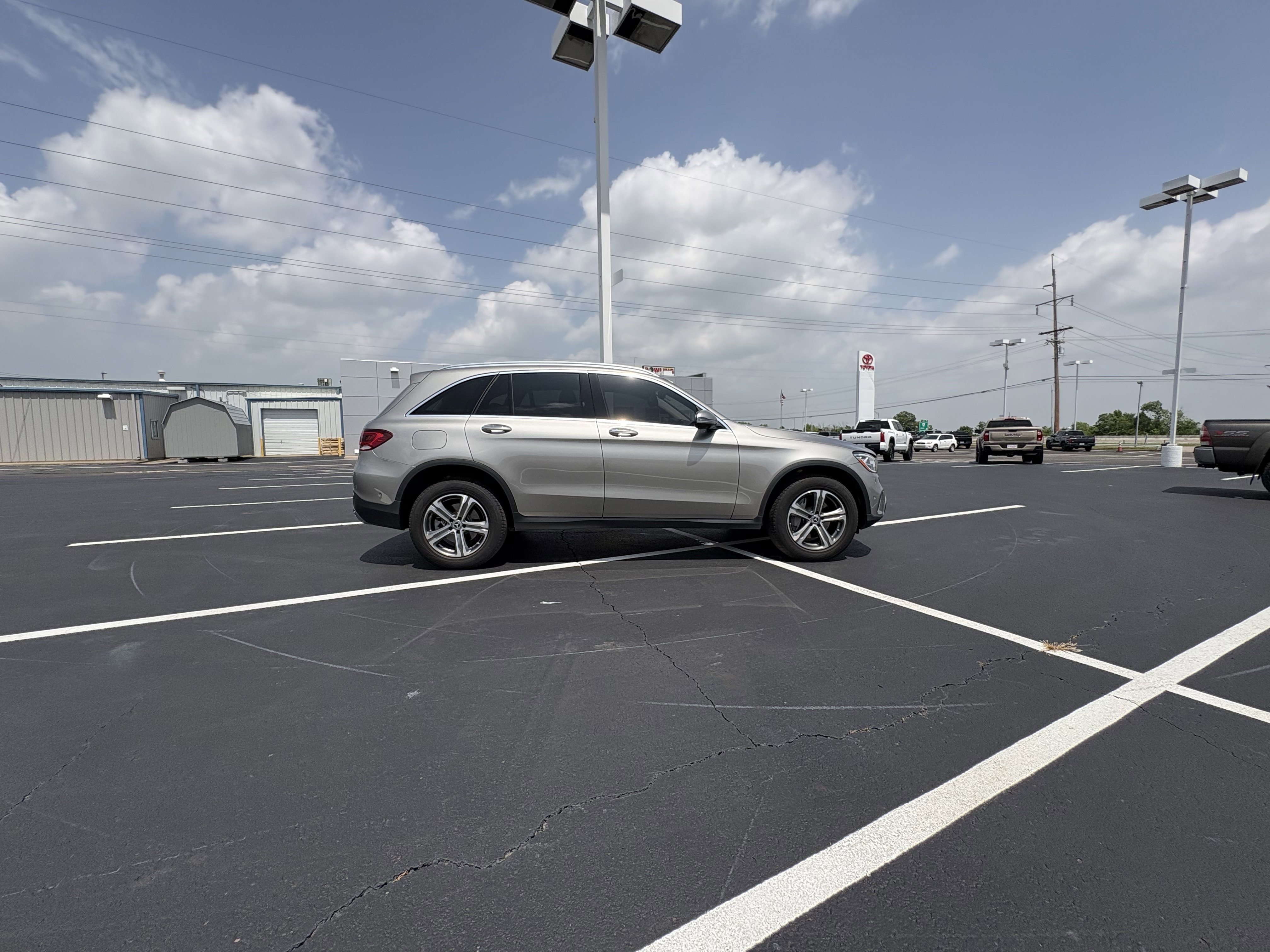 Used 2021 Mercedes-Benz GLC 300 4MATIC w/ Premium Package image 16