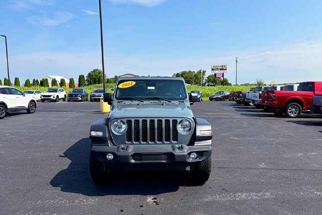 Used 2024 Jeep Wrangler Sport AWD/4WD image 2