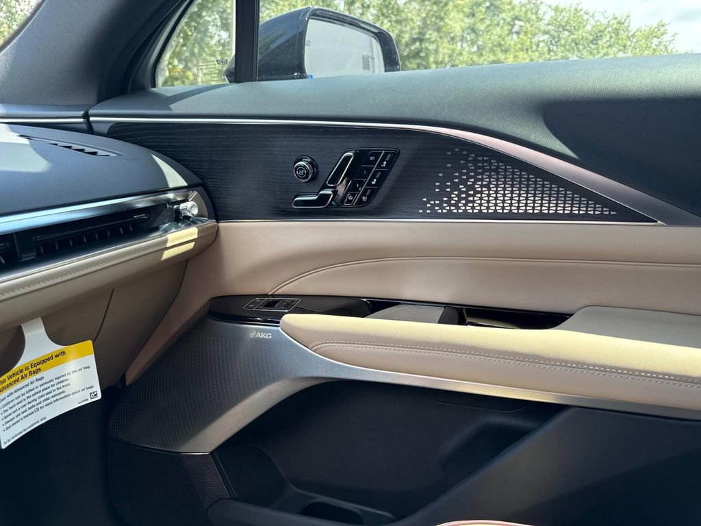 New 2025 Cadillac Lyriq Sport w/ Nappa Leather Package image 22
