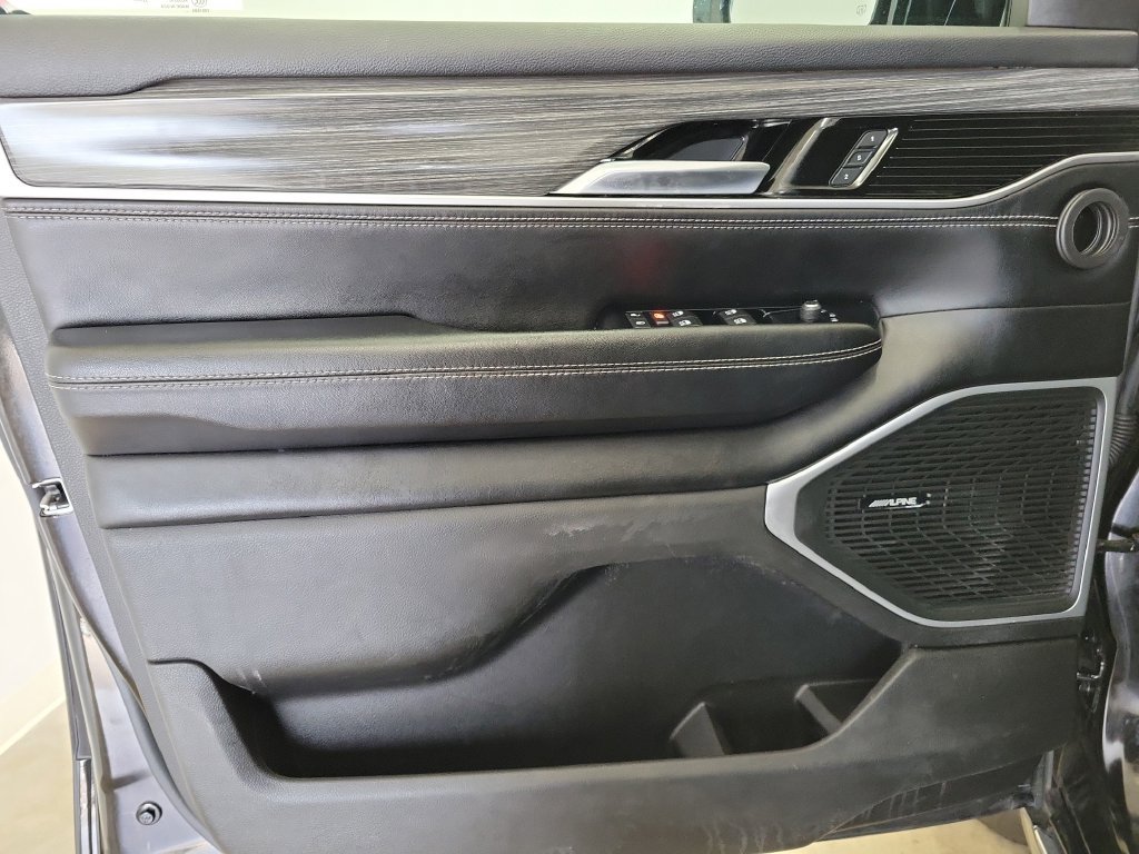 Used 2024 Jeep Wagoneer L Series II w/ Flexible Seating Group AWD/4WD image 20
