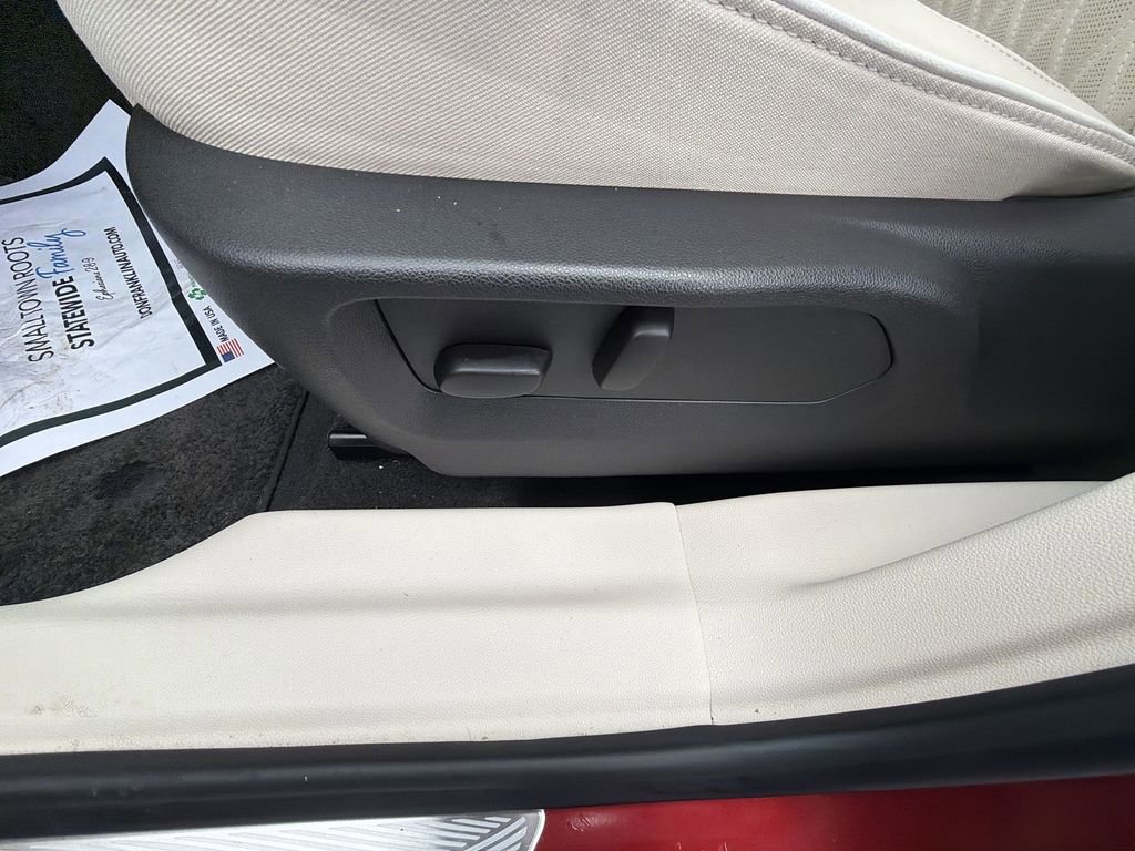 Used 2023 Buick Envision Avenir image 18