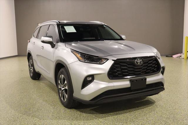 Used 2021 Toyota Highlander XLE image 1