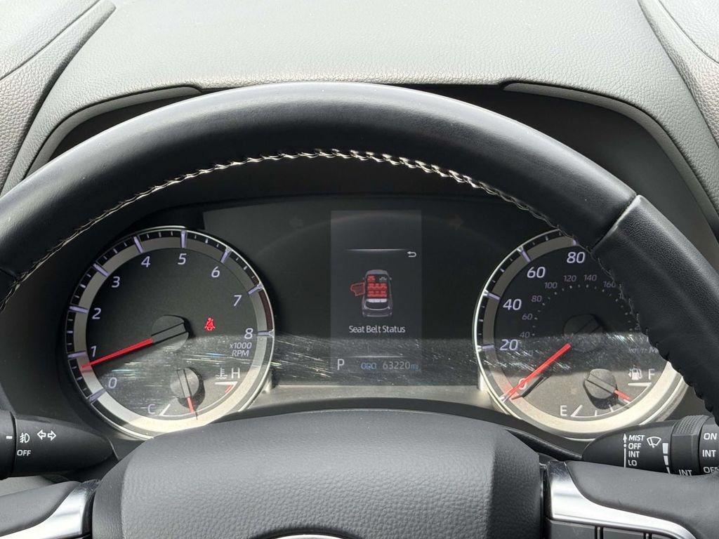 Used 2020 Toyota Highlander LE FWD image 18