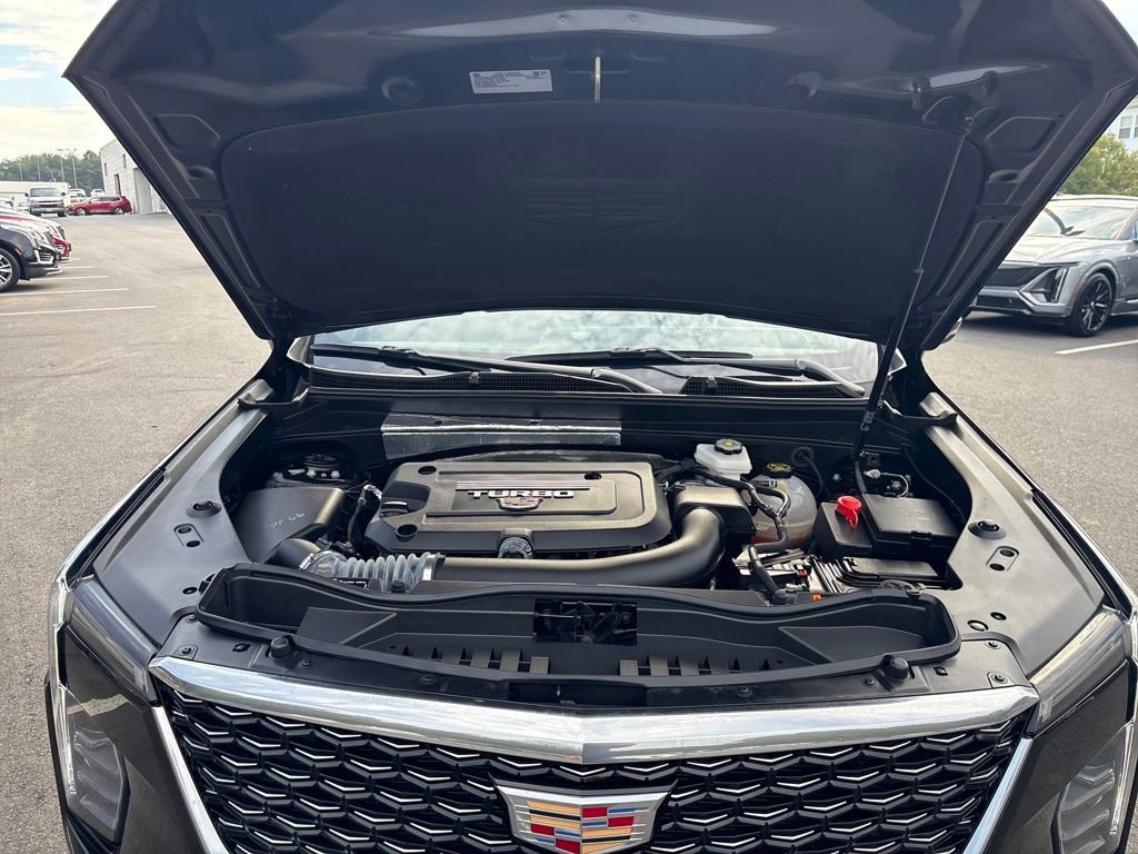 Certified 2024 Cadillac XT4 Luxury w/ Cold Weather Package image 10