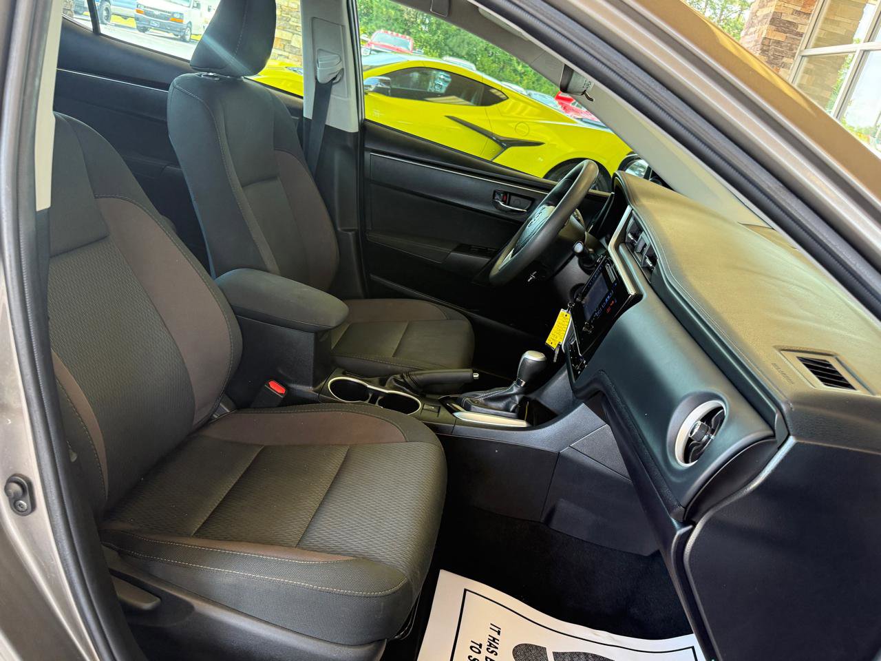 Used 2019 Toyota Corolla LE FWD image 15