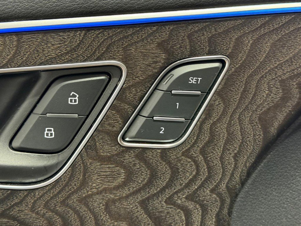 Used 2022 Audi Q8 Premium Plus w/ Premium Plus Package AWD/4WD image 17