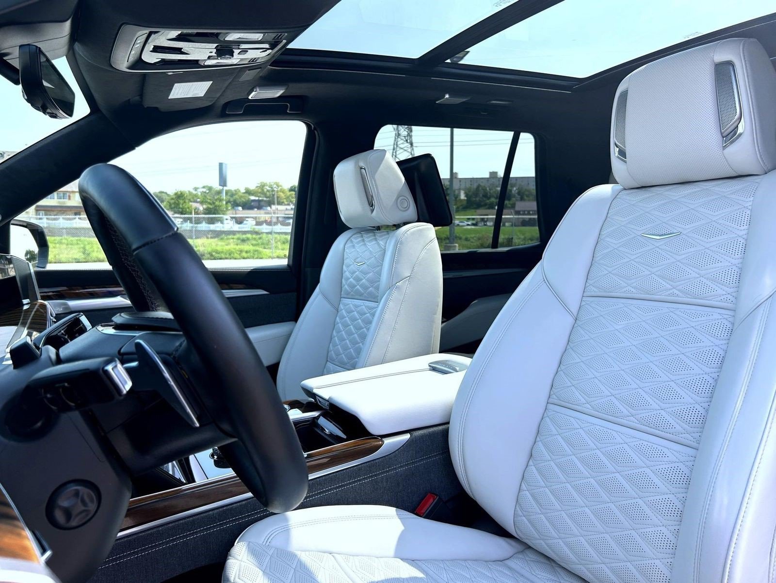 Certified 2026 Cadillac Escalade Platinum Sport w/ LPO, ONYX Package AWD/4WD image 14