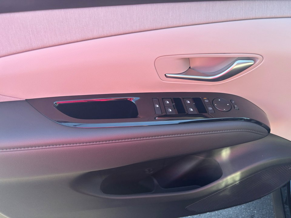 New 2025 Hyundai Tucson Limited image 32