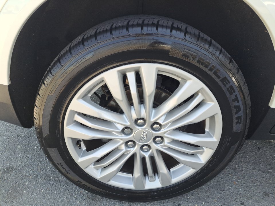 Used 2017 Cadillac XT5 Premium Luxury FWD image 18