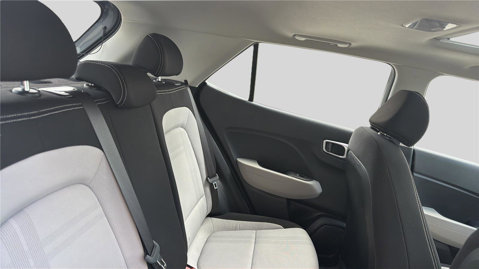 Used 2025 Hyundai Venue SEL FWD image 21
